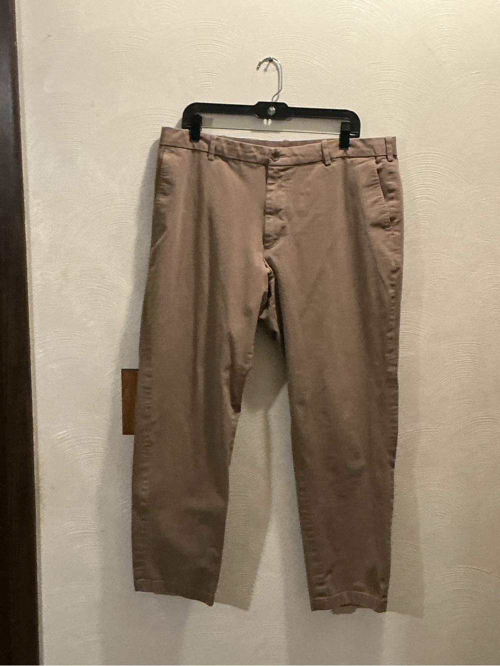 Uniqlo Men's Tan Chino Pants with elastic & drawstring waistband. Size XL.